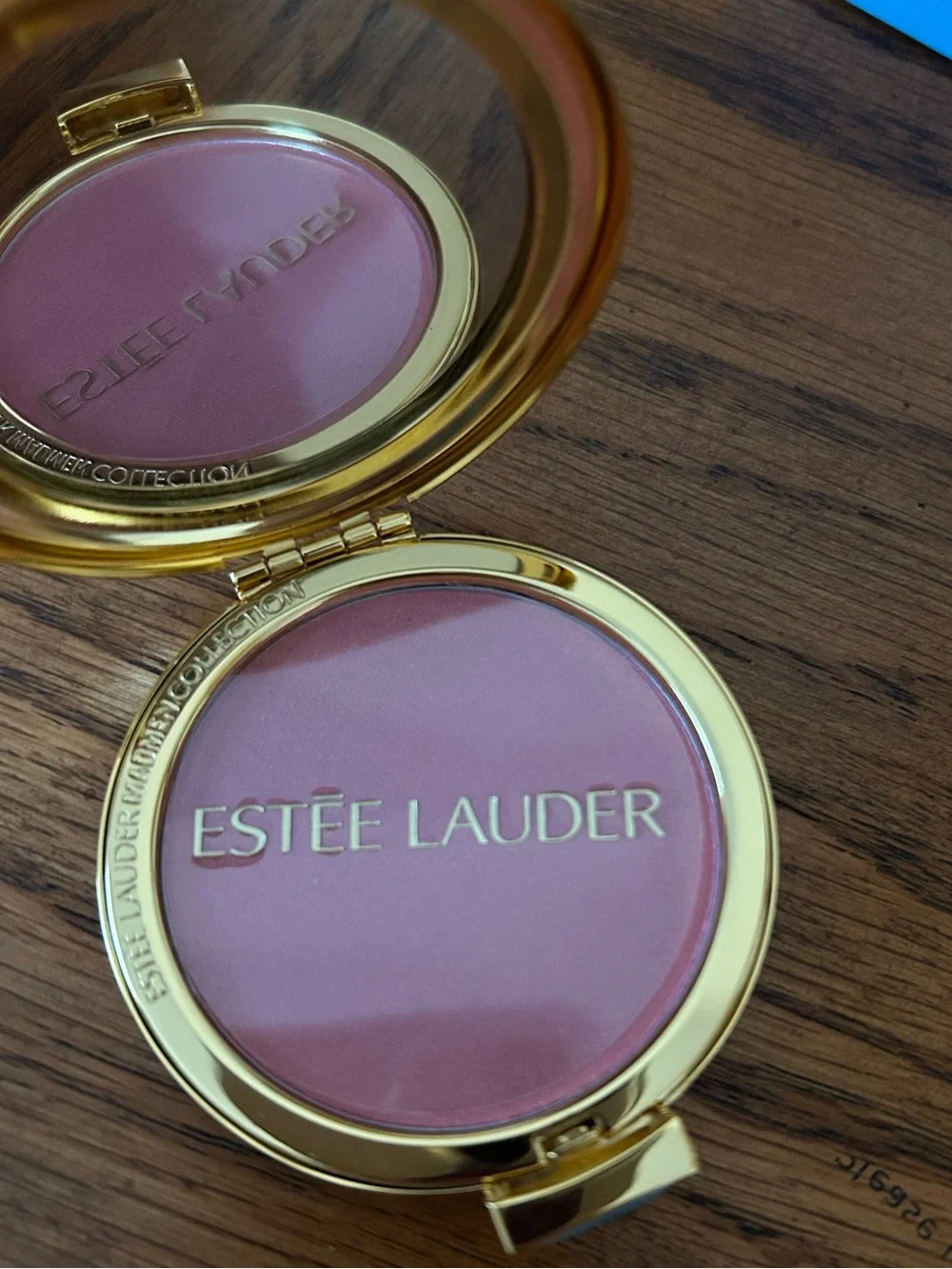 Estée Lauder Mad Men Collection Compact 2013